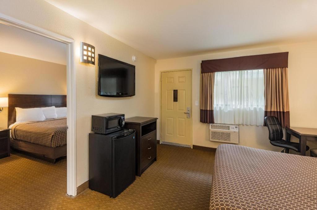 Lemon Heights Inn Тастін Екстер'єр фото